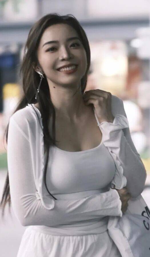 余霜:从LPL到央视的跨界破壁者