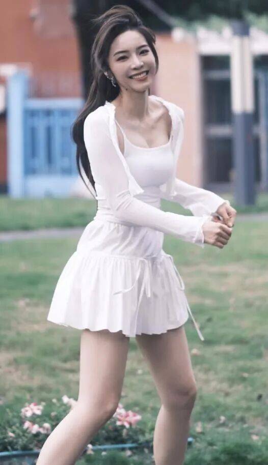 余霜:从LPL到央视的跨界破壁者