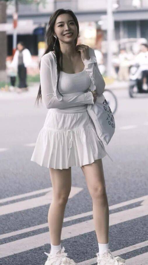 余霜:从LPL到央视的跨界破壁者