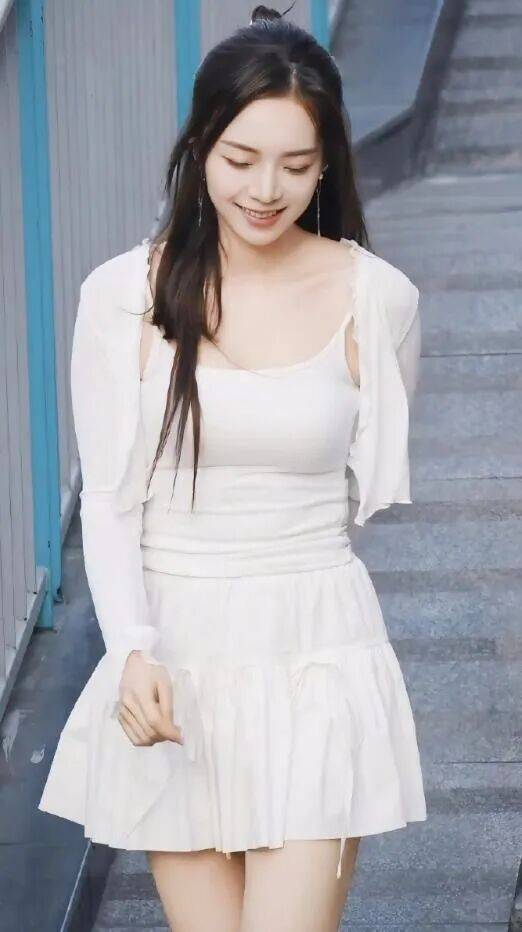 余霜:从LPL到央视的跨界破壁者