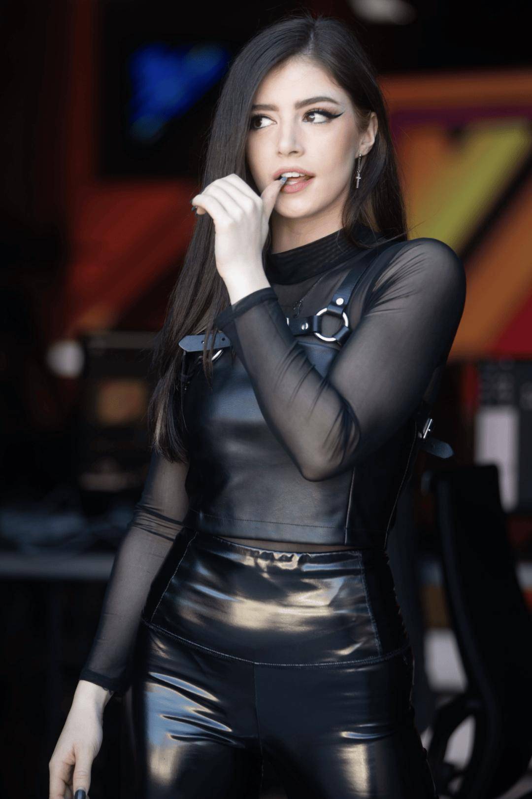 《英雄联盟》召唤师奖杯回归,邓紫棋演唱 S15 全球总决赛主题曲