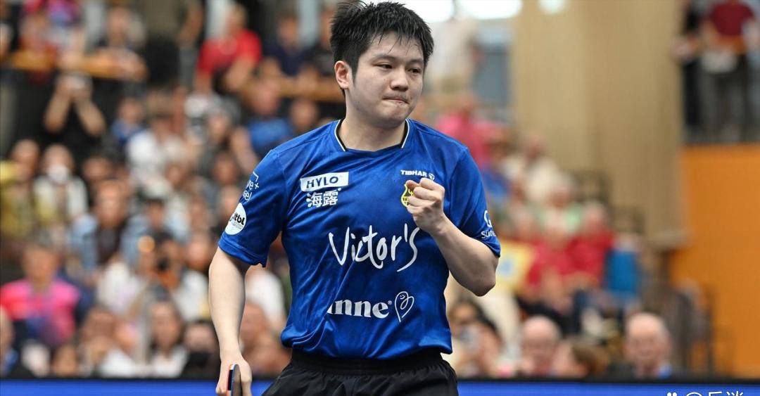 弗朗西斯卡鼓励樊振东,共同复盘比赛