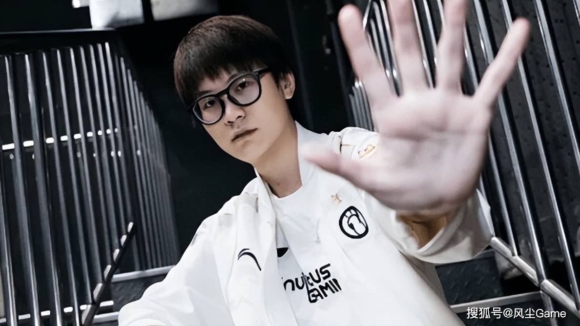 LPL选手摆烂惹怒官方!管泽元预测入围赛:T1会3:1赢下IG
