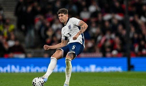 曼城中卫斯通斯受伤，合同到期将离队