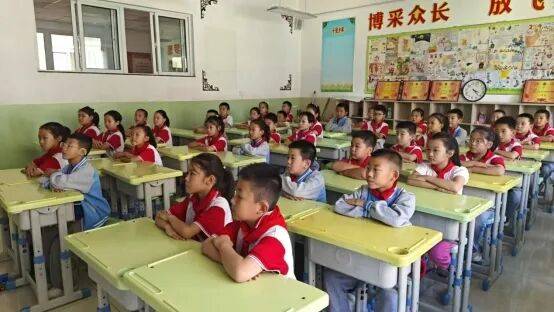 【强国复兴有我,争当新时代好少年】忻州市长征小学开展“红领巾的骄傲,队史我知道”主题队会开启新学期红色篇章