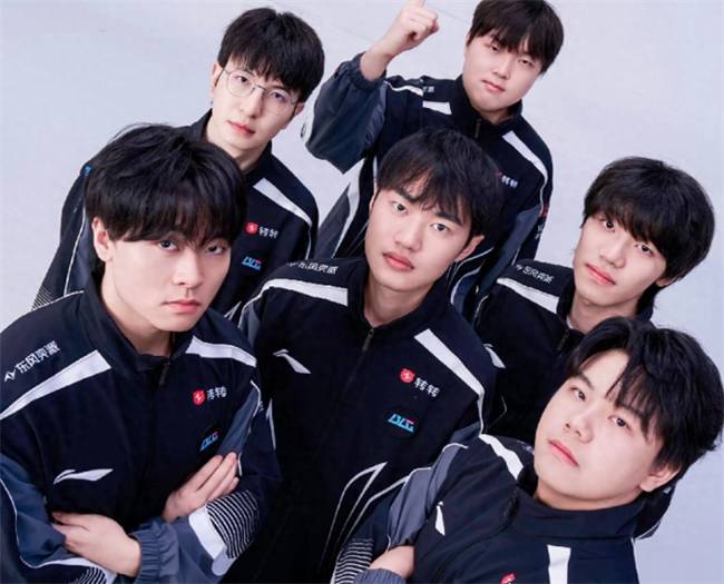 【一竞技1JingJi】LOL：LPL国产最强教练回归 Uzi疑似进行复出训练！