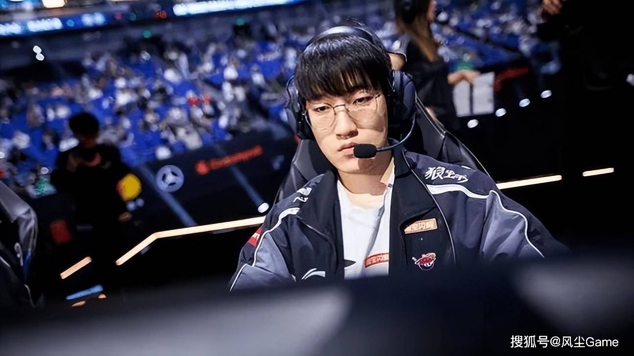 LPL黑马战队解散重组！冠军中单退役，AD成转会期抢手货