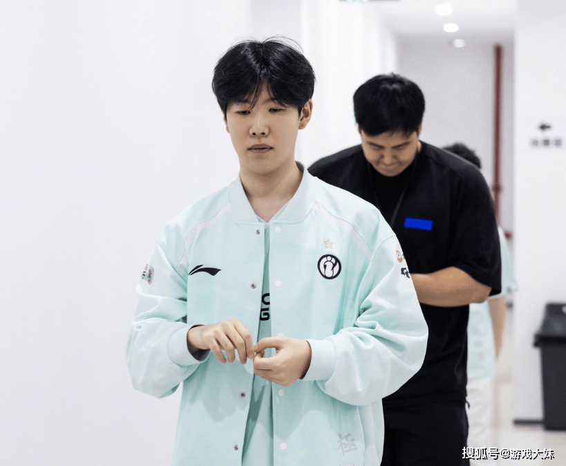 观众对LPL彻底失望了，S15门票卖不出去，普遍认为LPL将止步4强