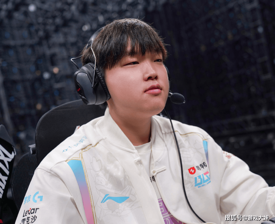 S15世界赛LPL出征服公布，售价引起网友不满，比门票还贵