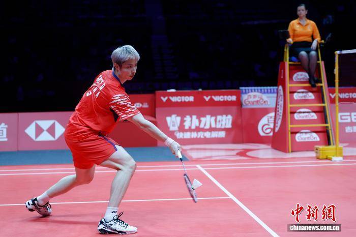 世羽联世巡赛总决赛：中国选手石宇奇晋级四强