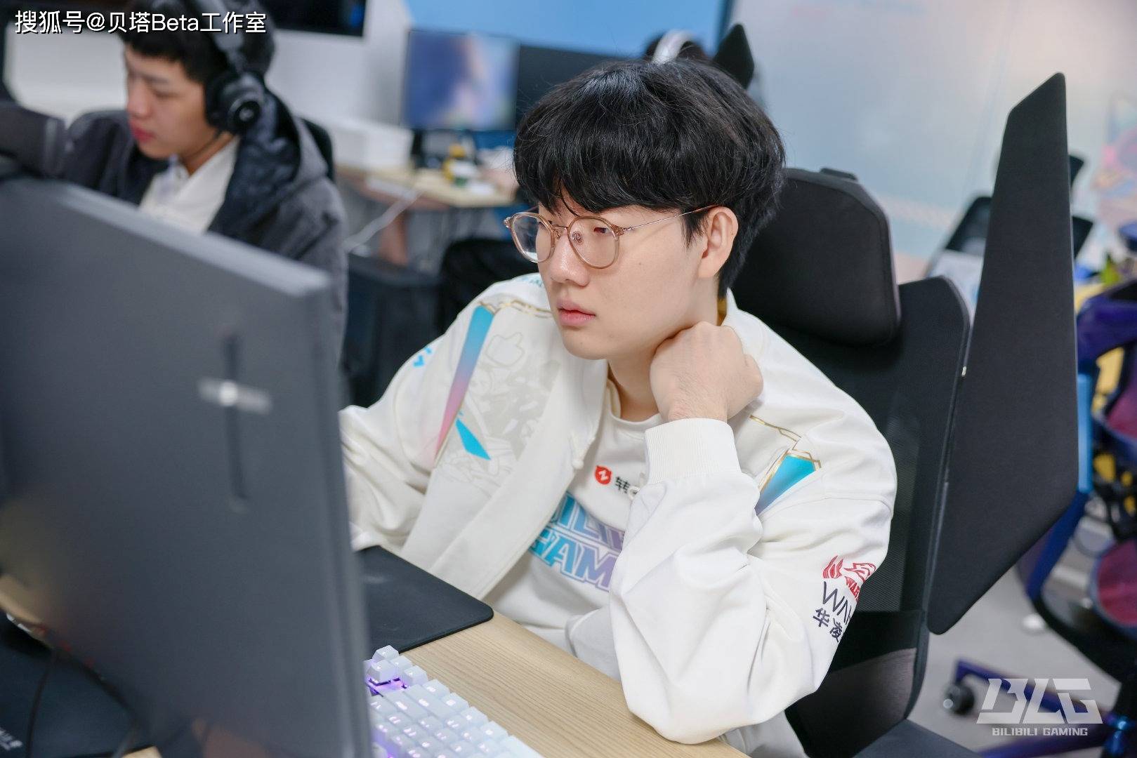 BLG又被0-2了！不敌JDG，苦吞德杯第二败！HongQ猛如战神