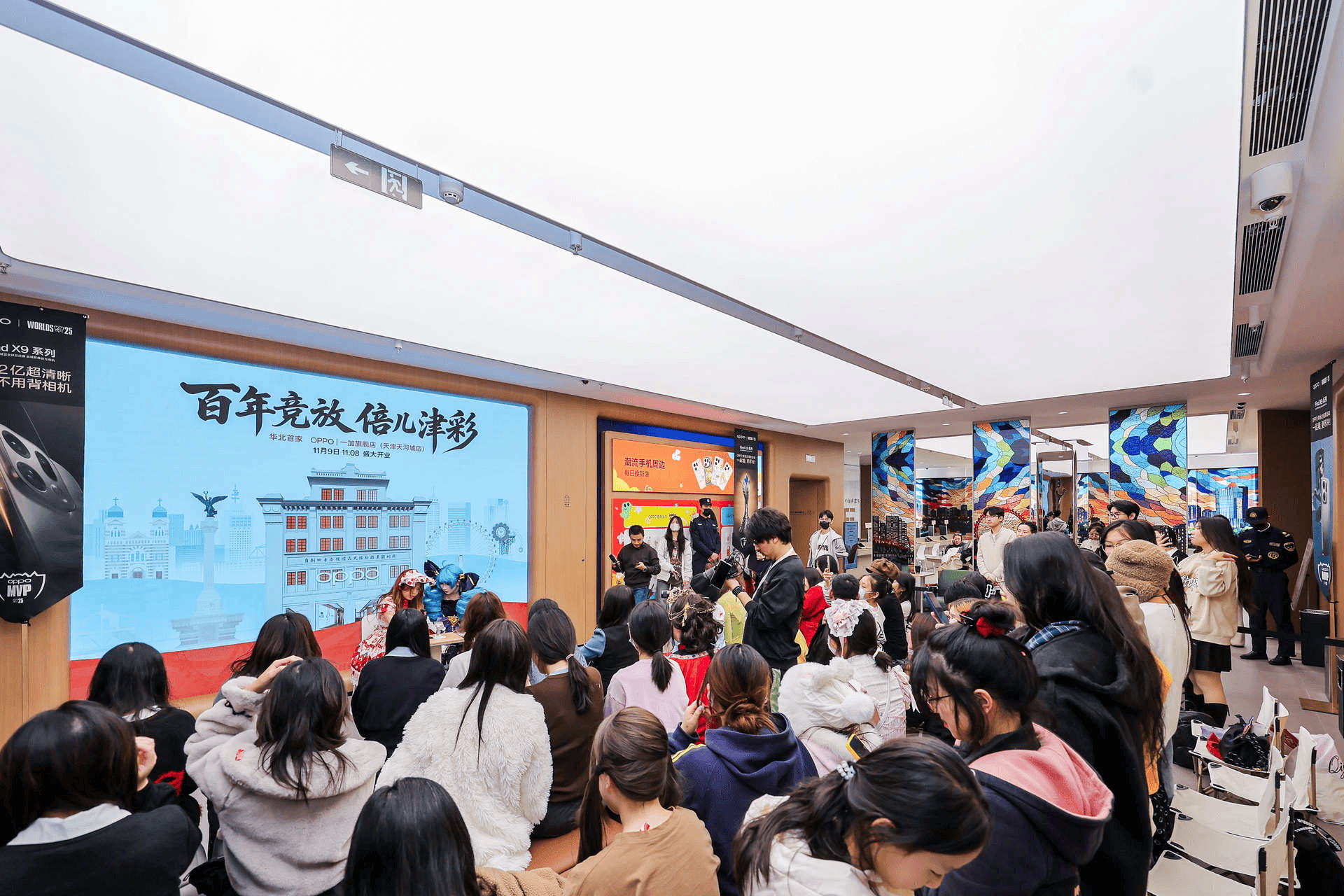 百年帽庄 × 电竞光影：OPPO｜一加天津旗舰店到底有多会玩？