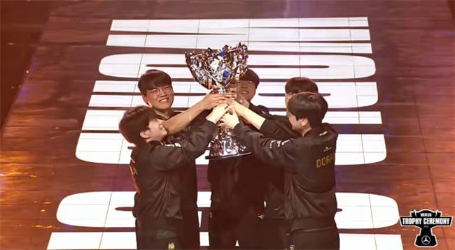 【一竞技1JingJi】LOL：Faker生涯数据公开 沙皇第一英雄池深不可测！