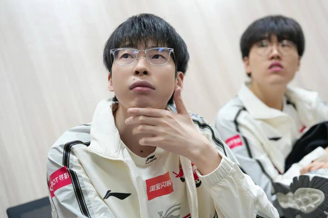 LPL离谱程度拉满的比赛，看的人都力竭了，LPL最有义气的战队诞生