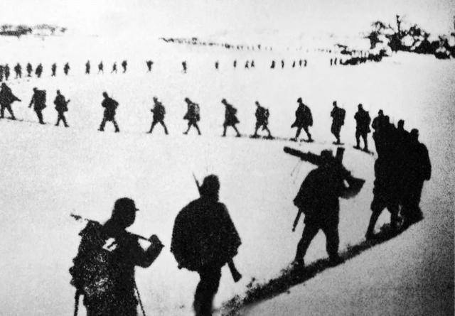 中野挺进大别山，重武器为何宁可扔掉？因为华野也用不上